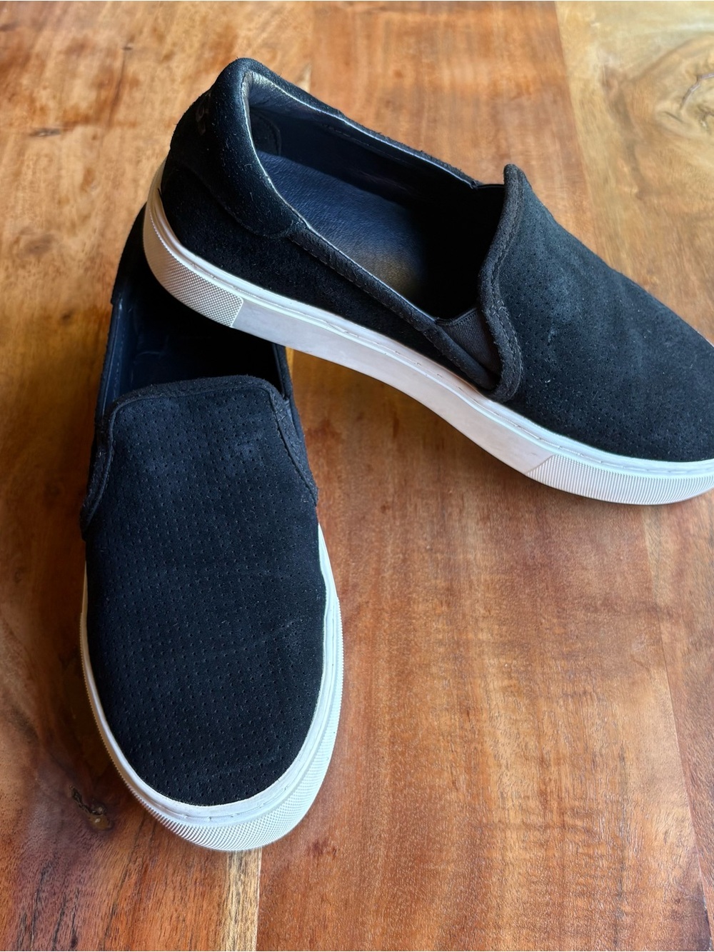 Ladies Uggs Jass  Black Slip-On Suede Sneakers size 8